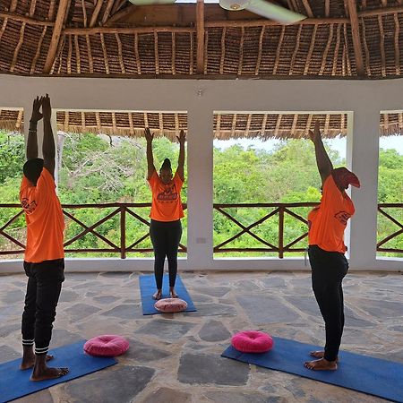 Diani Yoga Barn Bed & Breakfast อูกันดา ภายนอก รูปภาพ