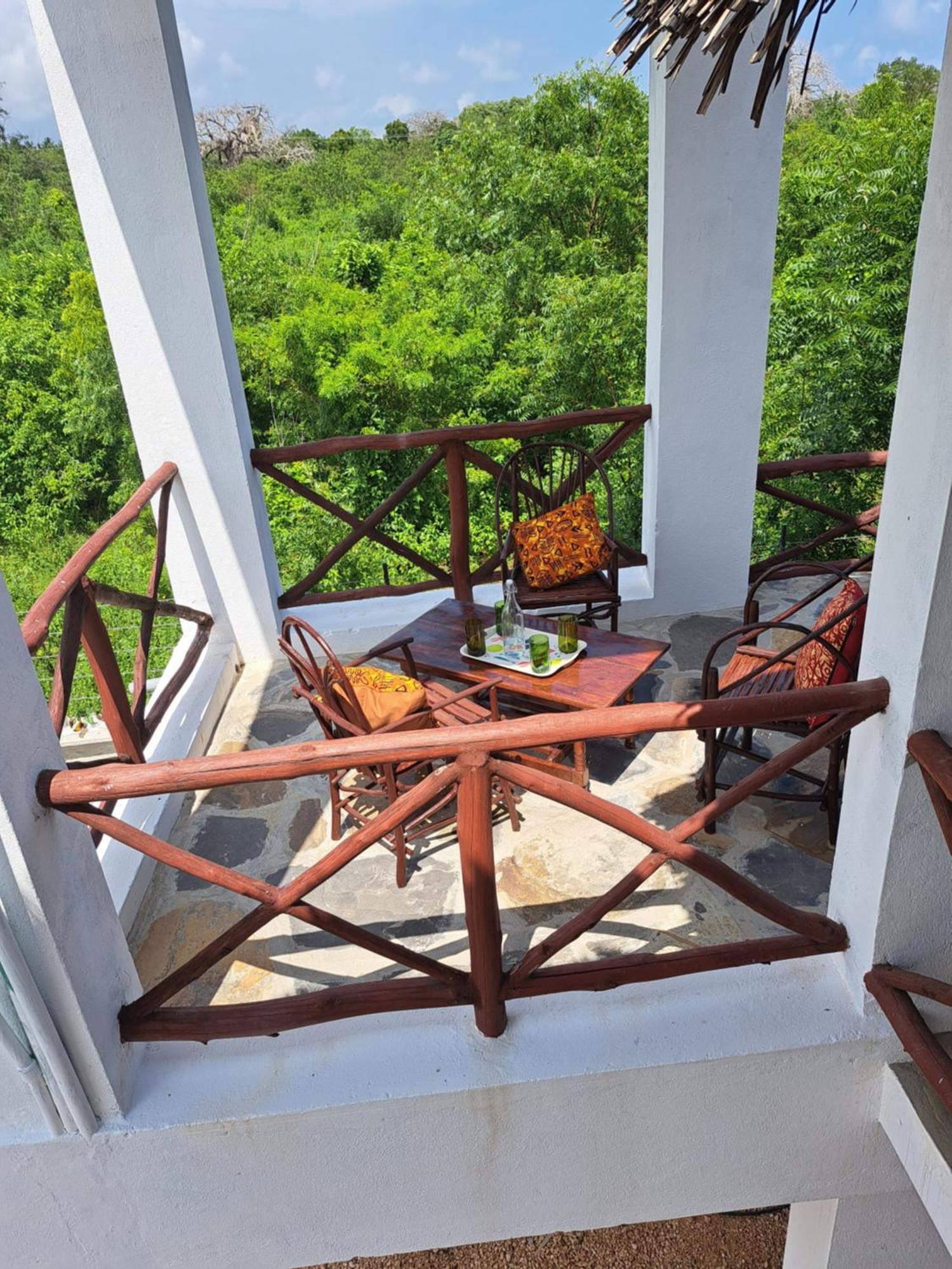 Diani Yoga Barn Bed & Breakfast อูกันดา ภายนอก รูปภาพ
