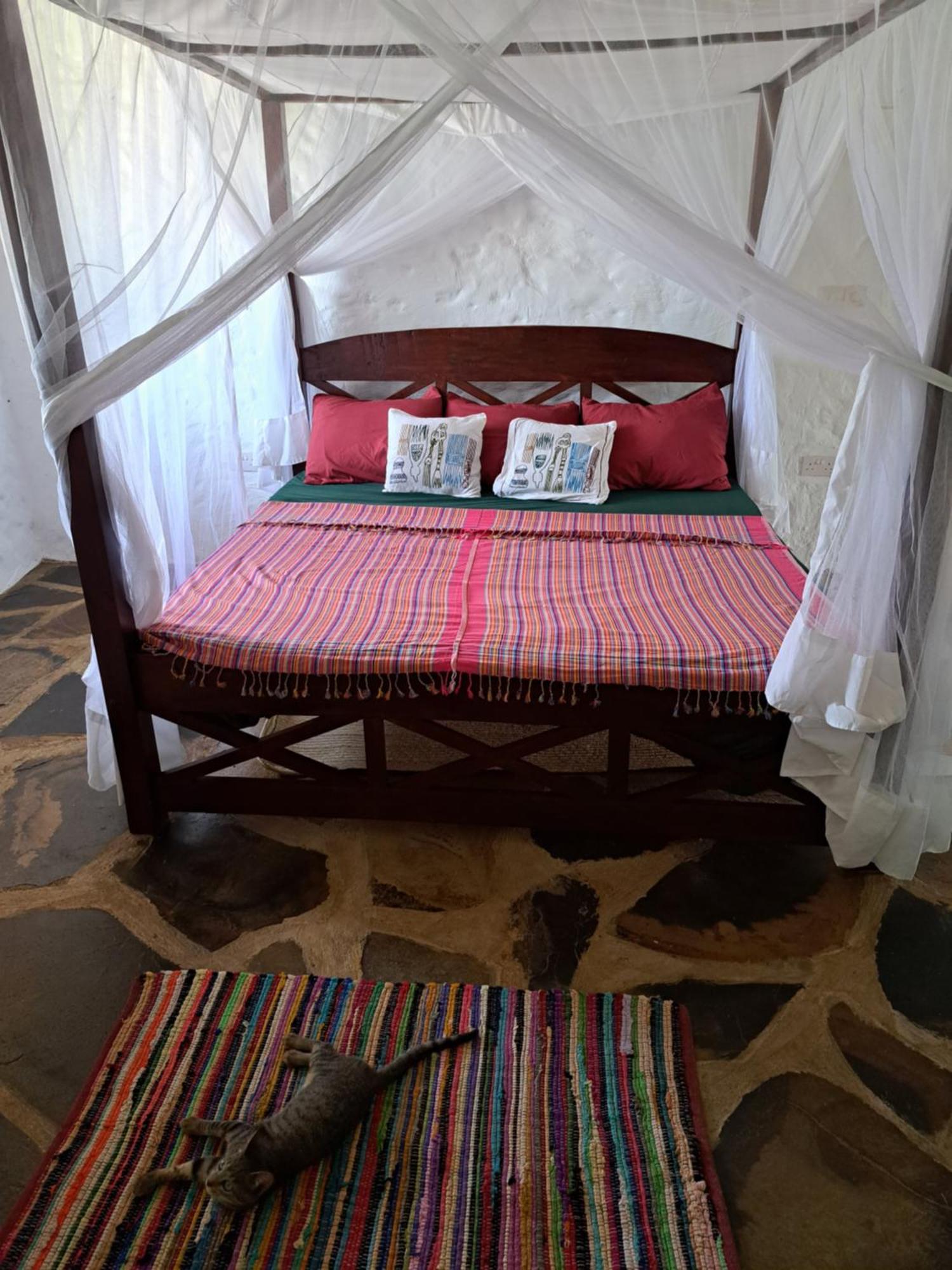Diani Yoga Barn Bed & Breakfast อูกันดา ภายนอก รูปภาพ