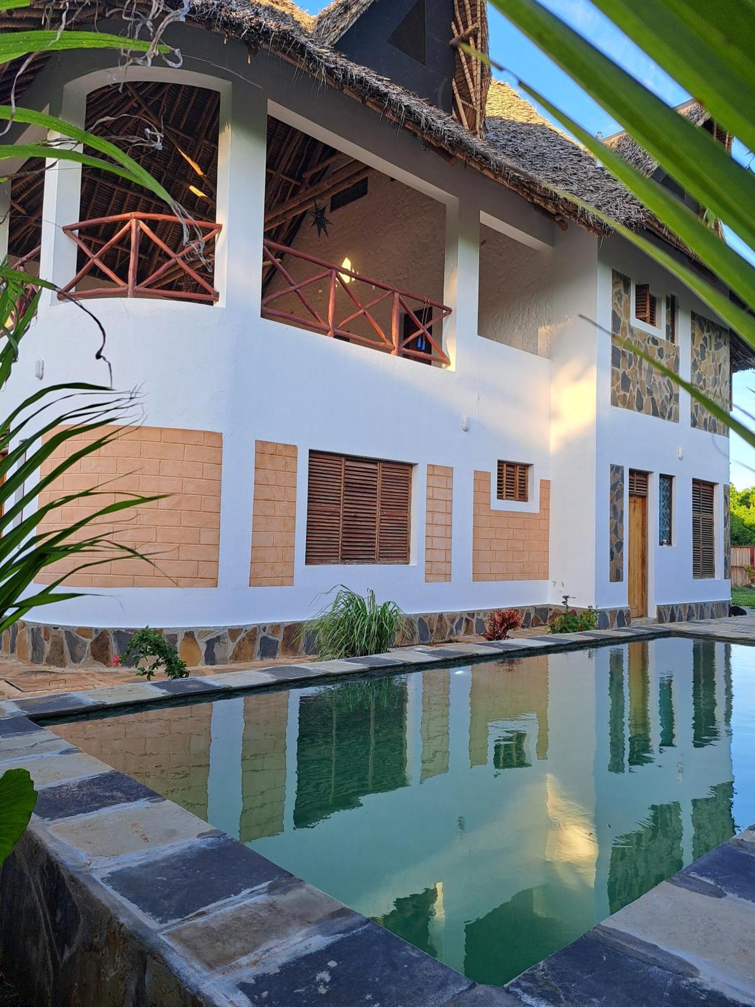 Diani Yoga Barn Bed & Breakfast อูกันดา ภายนอก รูปภาพ