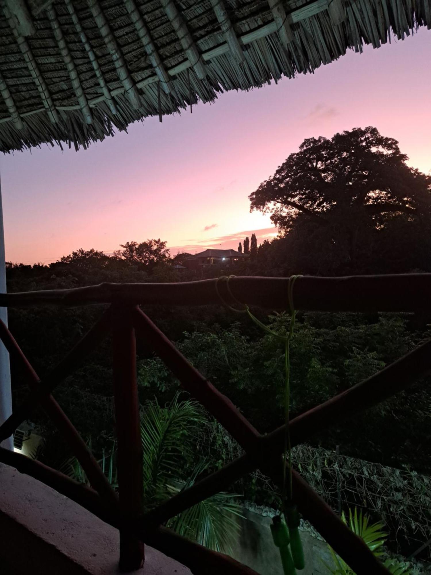 Diani Yoga Barn Bed & Breakfast อูกันดา ห้อง รูปภาพ