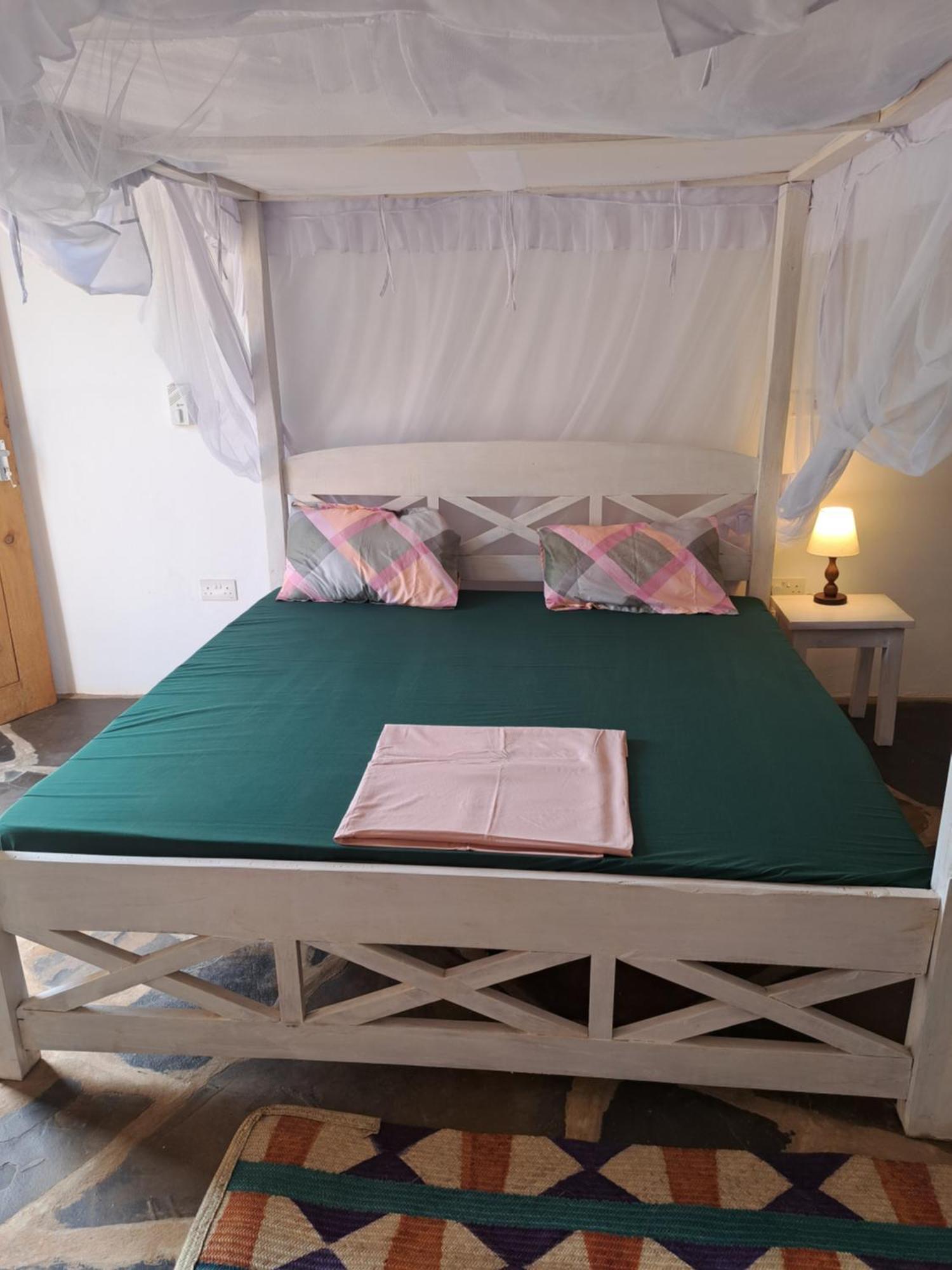 Diani Yoga Barn Bed & Breakfast อูกันดา ภายนอก รูปภาพ