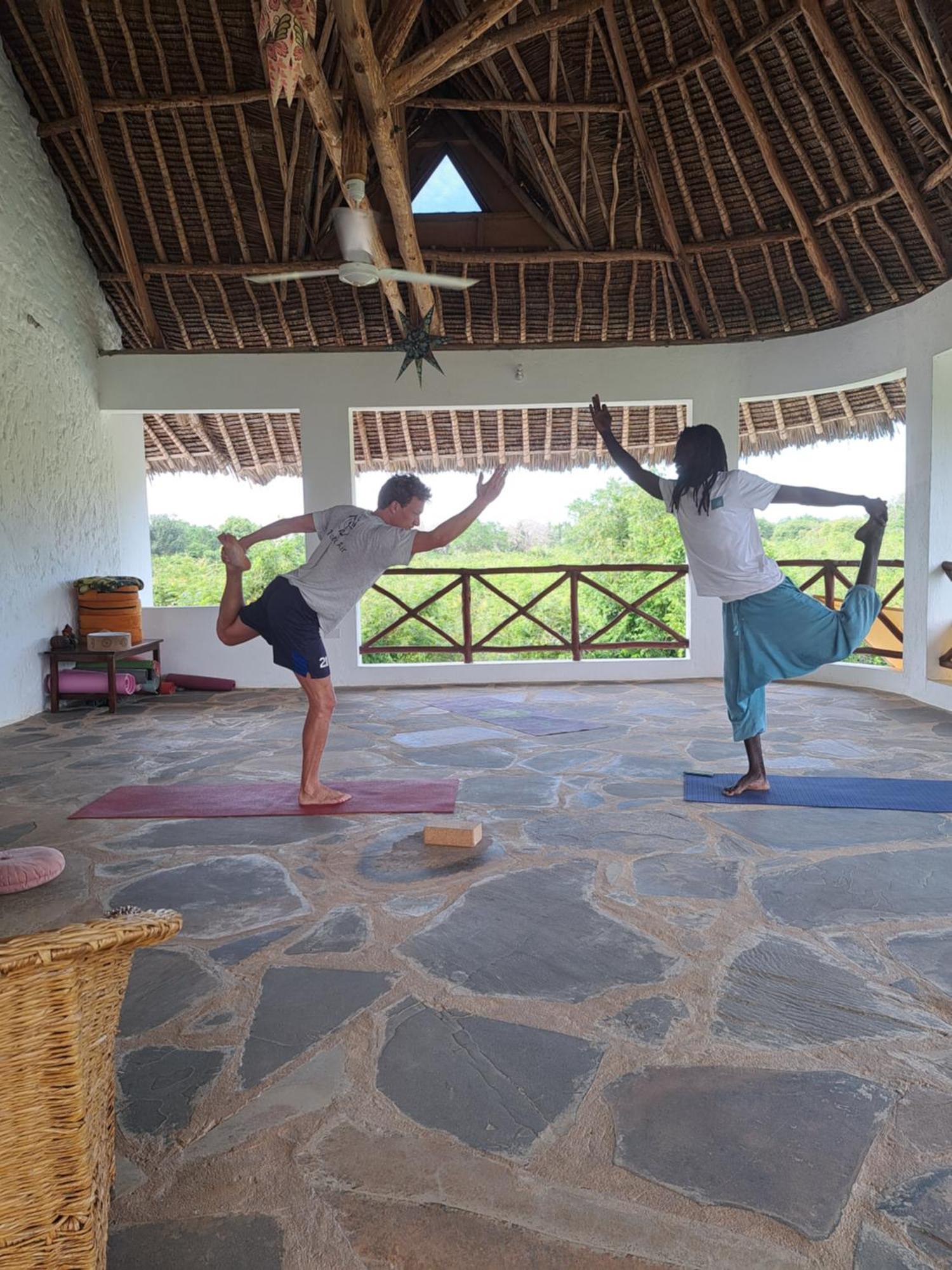 Diani Yoga Barn Bed & Breakfast อูกันดา ภายนอก รูปภาพ
