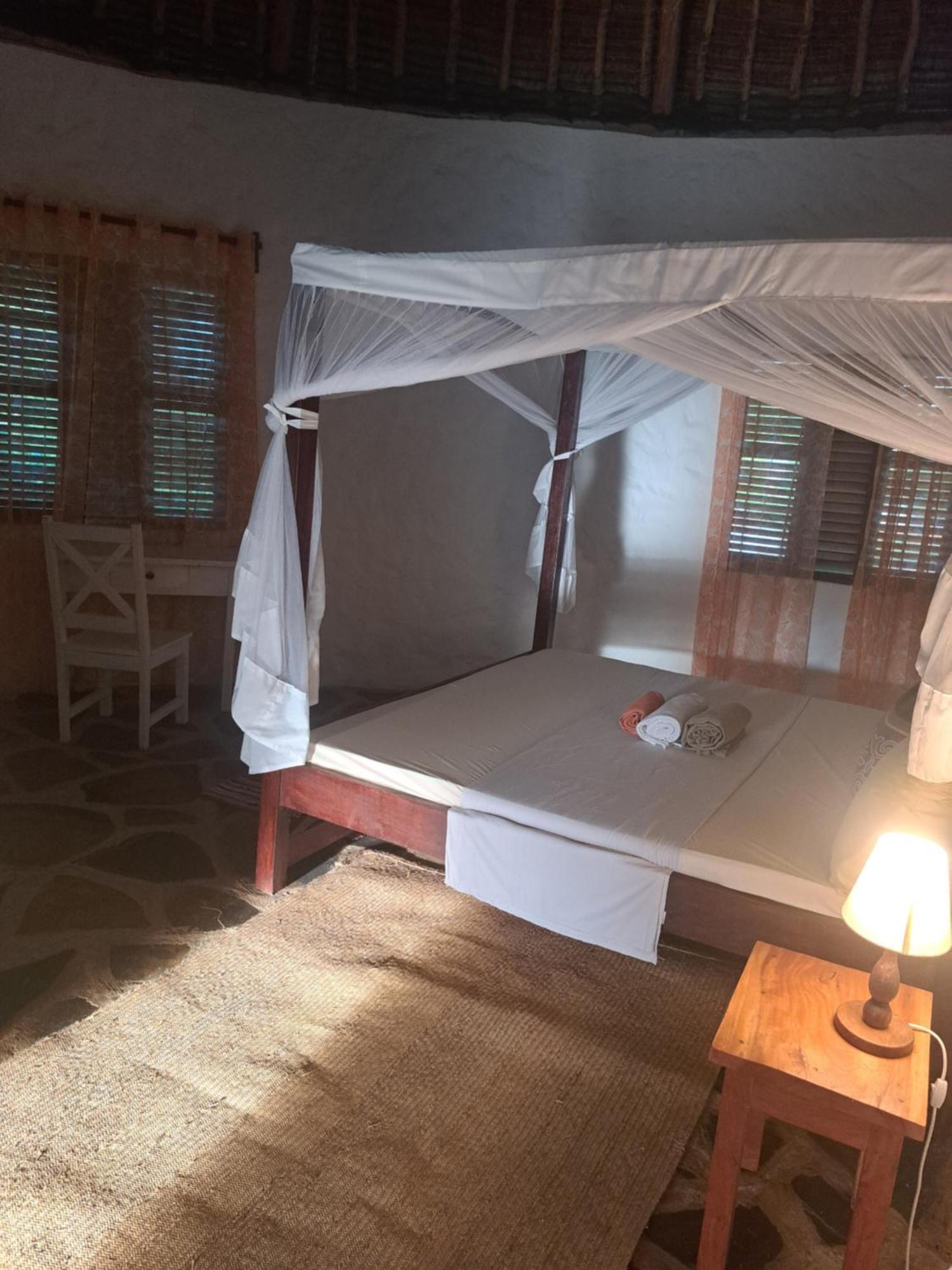 Diani Yoga Barn Bed & Breakfast อูกันดา ห้อง รูปภาพ